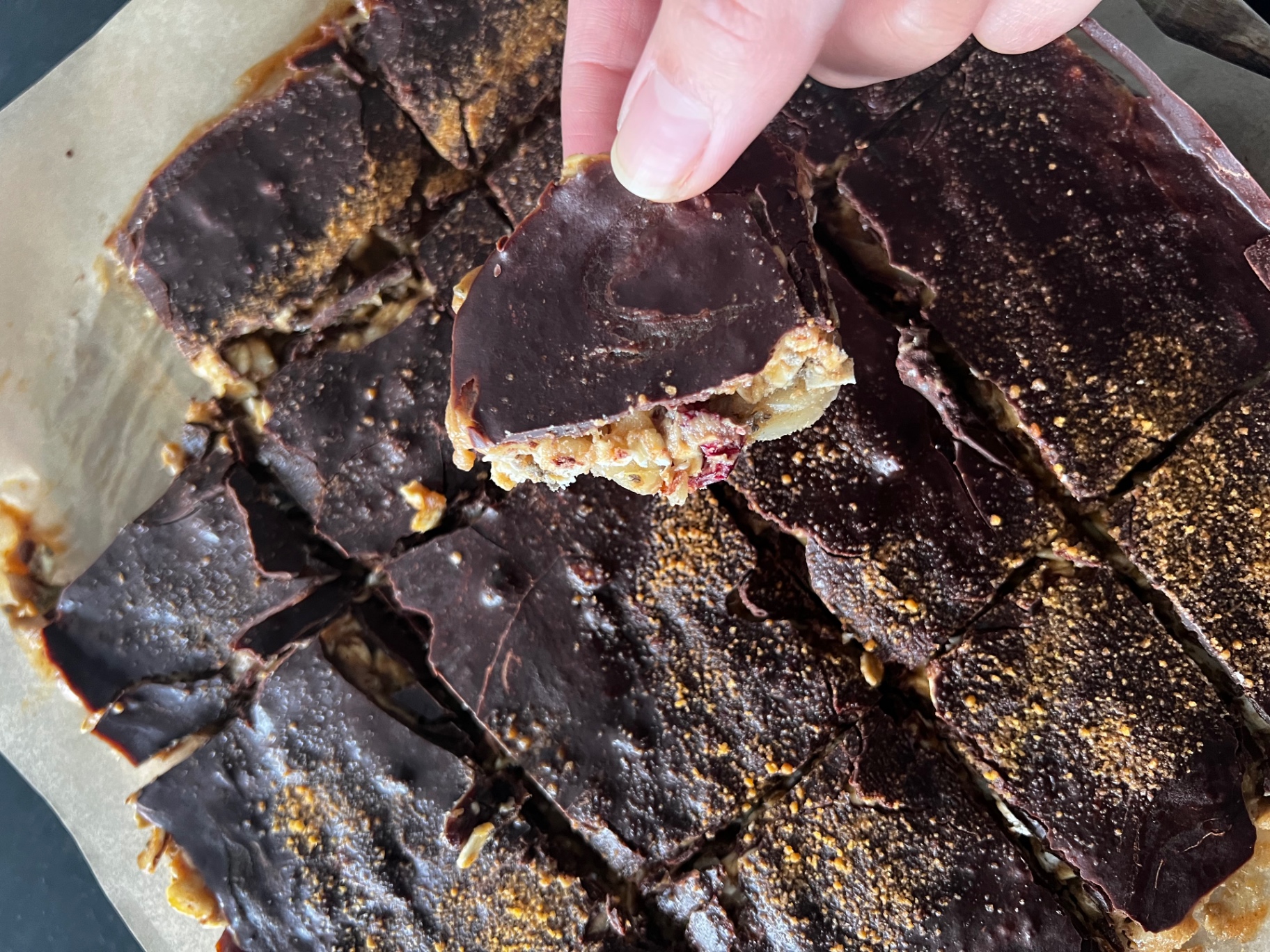 No-bake chocolate oat bars